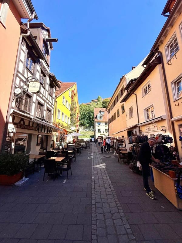 Immobilie in Meersburg - Erste Seereihe: 2x Boardinghouse mit 11 Zimmern inkl. Gastronomie Meersburg - Bild 2