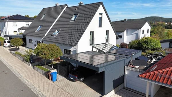 Immobilie in Postbauer-Heng - Stilvolle Doppelhaushälfte mit viel Kofmort und hochwertiger Ausstattung - Bild 1