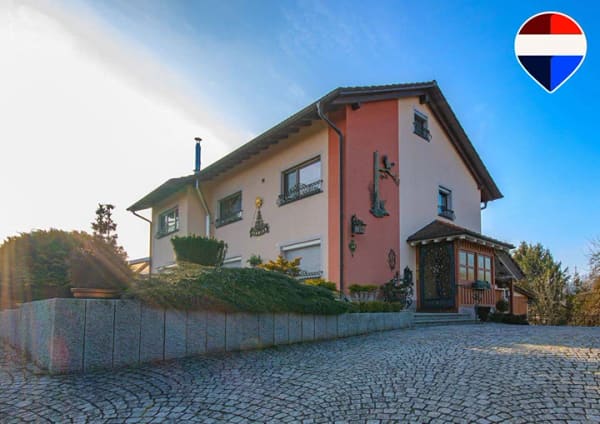 Immobilie in Dettighofen - Traumhaft gelegenes Zweifamilienhaus mit tollem Garten und Pool in Berwangen (sofort bezugsfrei) - Bild 0