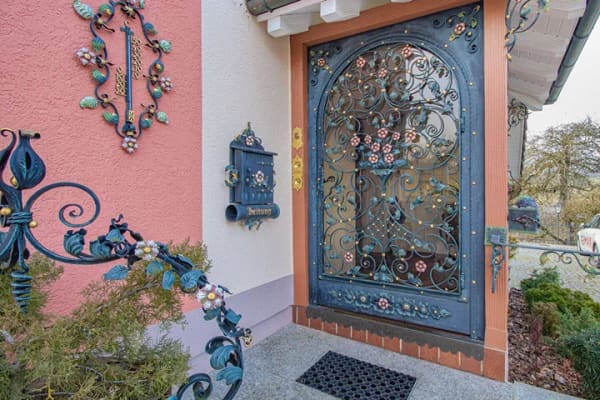 Immobilie in Dettighofen - Traumhaft gelegenes Zweifamilienhaus mit tollem Garten und Pool in Berwangen (sofort bezugsfrei) - Bild 1