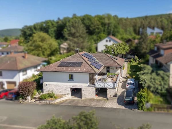 Immobilie in Pretzfeld - Modernisiertes Einfamilienhaus mit Naturpool, Sauna und Heimkino in Pretzfeld - Bild 2