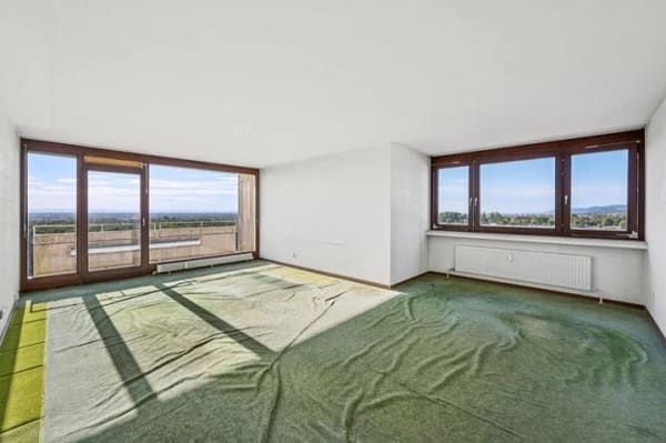 Immobilie in Wiesloch - Großzügige 4-Zimmer-Wohnung mit zwei Loggien, Aufzug und Stellplatz zur Modernisierung - Bild 0