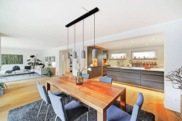 Immobilie in Egmating - Stilvoll modernisiertes Wohnhaus mit Außenpool, Saunahaus und attraktiver Kapitalanlage! - Bild 1