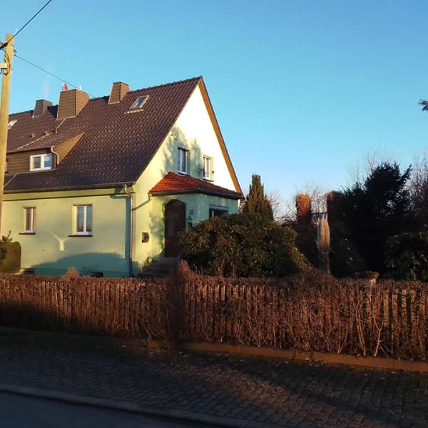 Immobilie in Langenwetzendorf - Massive Doppelhaushälfte mit Nebengebäude und großen Garten - Bild 0
