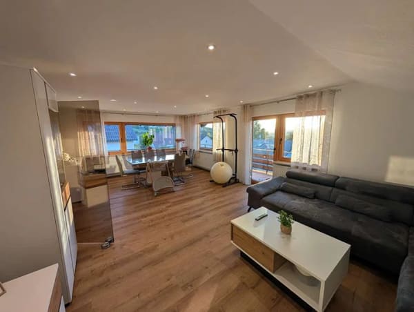 Immobilie in Dornstetten - Traumnote im DG! Komplett kernsanierte 4-Zimmer-Wohnung mit Panoramablick - Bild 0