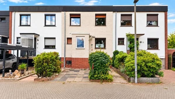 Immobilie in Garbsen - Für Macher: Reihenmittelhaus mit Keller in Feldrandlage in Altgarbsen - Bild 0