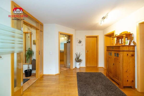 Immobilie in Randersacker - Attraktives Einfamilienhaus mit Einliegerwohnung in schöner Wohnlage - Bild 3