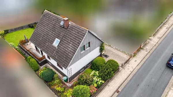 Immobilie in Sarstedt - Für Macher: Freistehendes Einfamilienhaus mit Einliegerwohnung – zentral in Sarstedt - Bild 3