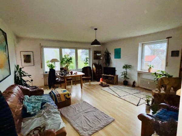Immobilie in Vierkirchen - Großzügiges Zweifamilienhaus in herrlicher Wohnlage in Vierkirchen - Bild 1