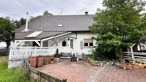 Immobilie in Hirschaid - Provisionsfrei: Zweifamilienhaus in familienfreundlicher Lage von Sassanfahrt - Bild 0
