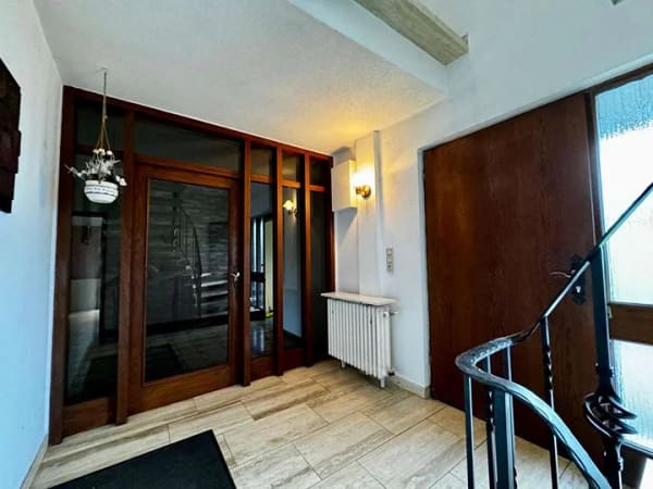 Immobilie in Bad Hersfeld - Großzügiges Wohnhaus mit zwei Wohneinheiten, drei Balkonen und idyllischem Garten - Bild 3