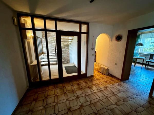 Immobilie in Bad Hersfeld - Großzügiges Wohnhaus mit zwei Wohneinheiten, drei Balkonen und idyllischem Garten - Bild 4