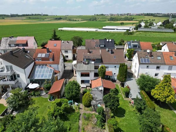 Immobilie in Flörsheim - Solide Kapitalanlage in Flörsheim am Main: Voll vermietetes 3-Familienhaus mit Garten - Bild 1