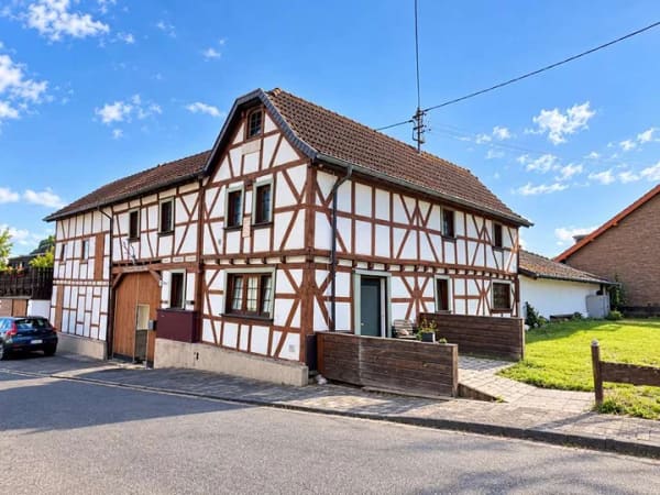Immobilie in Grafschaft - ** Historischer Fachwerk-Bauernhof mit großem Sanierungspotenzial in Grafschaft-Beller ** - Bild 0