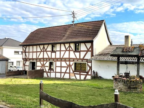 Immobilie in Grafschaft - ** Historischer Fachwerk-Bauernhof mit großem Sanierungspotenzial in Grafschaft-Beller ** - Bild 1