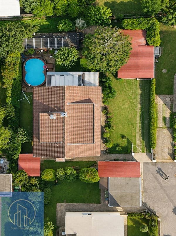 Immobilie in Hersbruck - Drei Wohnungen, großer Garten, Pool und Werkstatt: Mehrfamilienhaus in Hersbruck - Bild 1