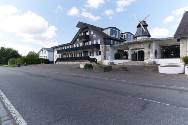 Immobilie in Sievershütten - Traumhaftes Anwesen mit Gewerbeflächen und Wohneinheiten - Bild 2