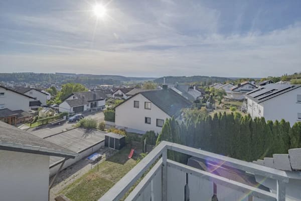 Immobilie in Bräunlingen - 3-Zimmer-Dachgeschosswohnung - Modernes Wohnen mit viel Licht - Bild 0