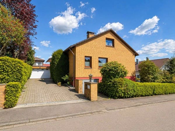 Immobilie in Altenriet - Freistehendes Haus mit Einliegerwohnung und Dachstudio in Altenriet - ruhig gelegen & vielseitig - Bild 0
