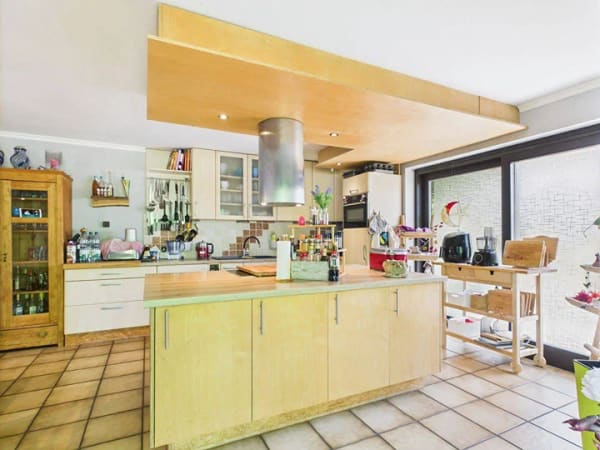 Immobilie in Stadtlauringen - Familiendomizil mit wunderschönem, ruhigem Gartengrundstück und mit vermietbarer Einliegerwohnung - Bild 3
