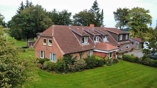 Immobilie in Lindau - Schöner Hof in Alleinlage für Pferdefreunde mit vielen Möglichkeiten - Bild 1