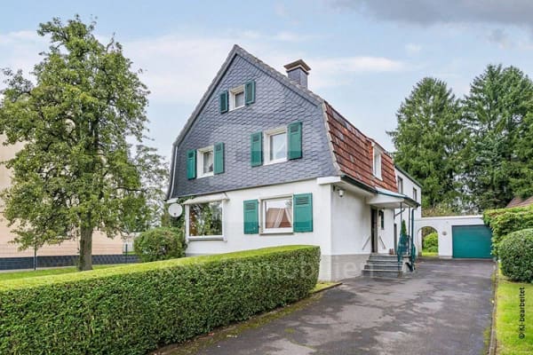 Immobilie in Leichlingen - Historisches Einfamilienhaus mit großem Grundstück und viel Potenzial! - Bild 1