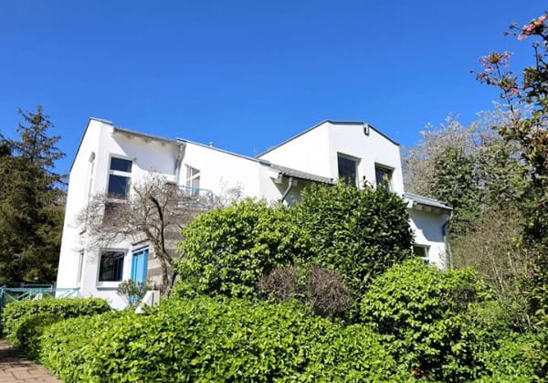 Immobilie in Weisenheim am Berg - Architektenhaus mit großem Grundstück und vielen Nutzungsmöglichkeiten  in begehrter Wohnlage - Bild 0