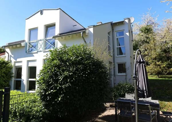 Immobilie in Weisenheim am Berg - Architektenhaus mit großem Grundstück und vielen Nutzungsmöglichkeiten  in begehrter Wohnlage - Bild 1