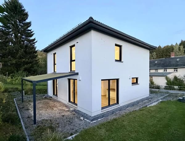 Immobilie in Gornau - Familienfreundliche Stadtvilla KFW55 - Baujahr 2023 - Bild 1