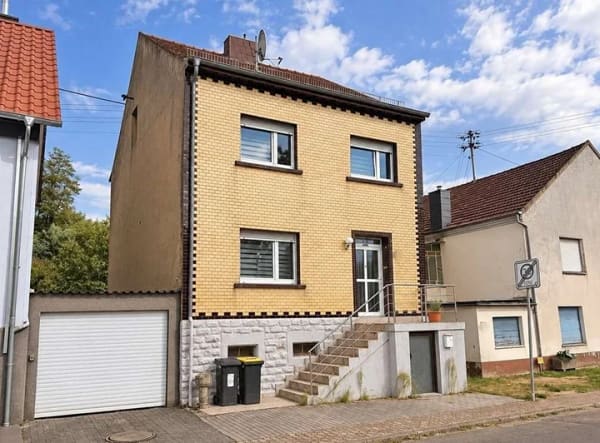 Immobilie in Nalbach - Freistehendes Einfamilienhaus in zentraler Lage von Nalbach! - Bild 0