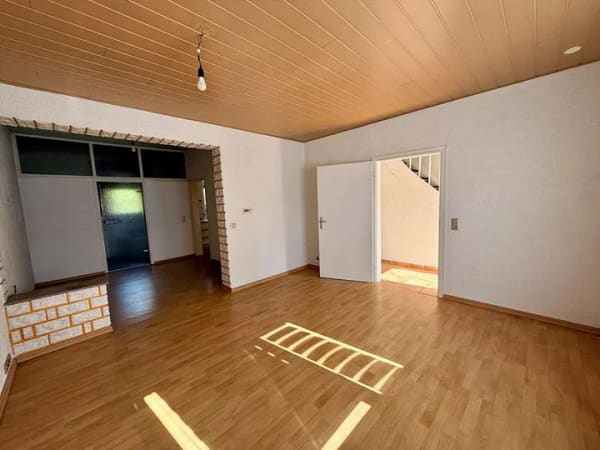 Immobilie in Nalbach - Freistehendes Einfamilienhaus in zentraler Lage von Nalbach! - Bild 2