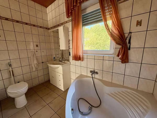 Immobilie in Nalbach - Freistehendes Einfamilienhaus in zentraler Lage von Nalbach! - Bild 4