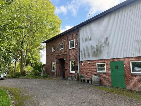 Immobilie in Schülp - Schülp: Sanierter Resthof mit 7 Zimmern und großzügiger Halle sowie einer Weide in Sackgassenlage - Bild 1