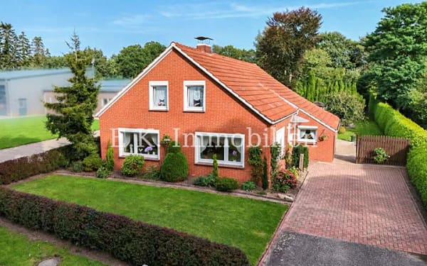 Immobilie in Rhauderfehn - * Einfamilienhaus mit Potenzial * 
gepflegtes Grundstück - Bild 0