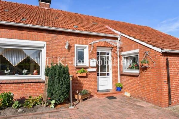 Immobilie in Rhauderfehn - * Einfamilienhaus mit Potenzial * 
gepflegtes Grundstück - Bild 1