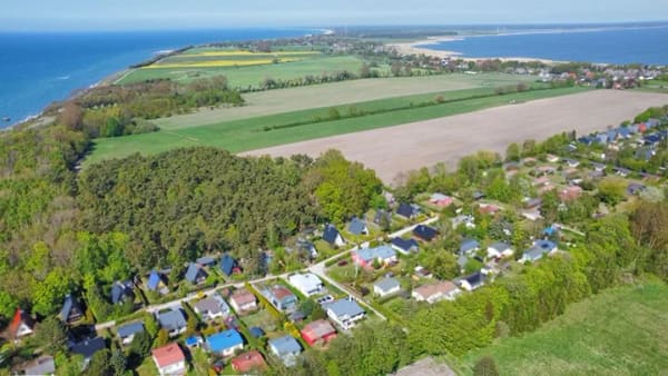 Immobilie in Ahrenshoop - Ferienhaus - 350m zum Strand - Bild 0