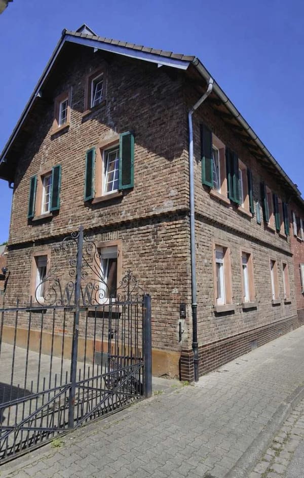 Immobilie in Großkrotzenburg - ***Historisches Wohnhaus mit Entwicklungsmöglichkeiten im Ortskern*** - Bild 1