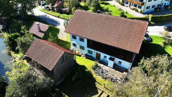 Immobilie in Uffing am Staffelsee - Historisches Bauernanwesen am Staffelsee – Haupthaus, Tenne & Ferienhaus direkt an der Ach - Bild 2