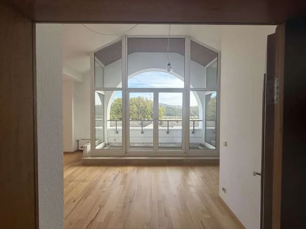 Immobilie in Bad Breisig - *** Ein Zuhause mit besonderem Charakter – exklusive Dachgeschosswohnung mit Rheinblick *** - Bild 1