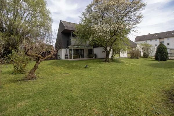 Immobilie in Schorndorf - ** Im Mischgebiet - wohnen mit Gewerbepotenzial - Großzügiges Einfamilienhaus ** - Bild 0