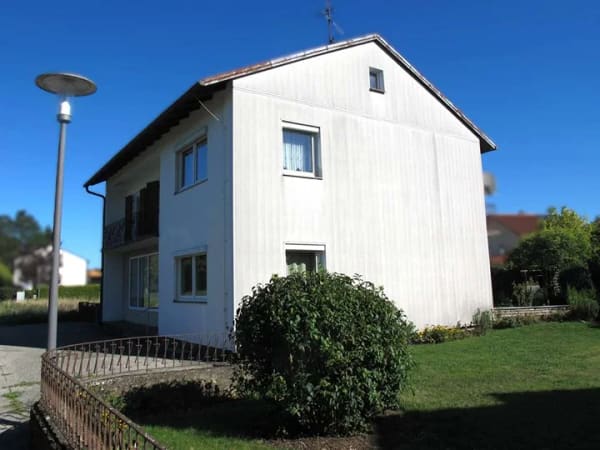 Immobilie in Haiming - Potenzielles Zweifamilienhaus im Grünen mit großem Garten, Garage & ehem. Friseursalon - Bild 2