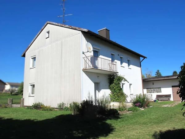Immobilie in Haiming - Potenzielles Zweifamilienhaus im Grünen mit großem Garten, Garage & ehem. Friseursalon - Bild 3