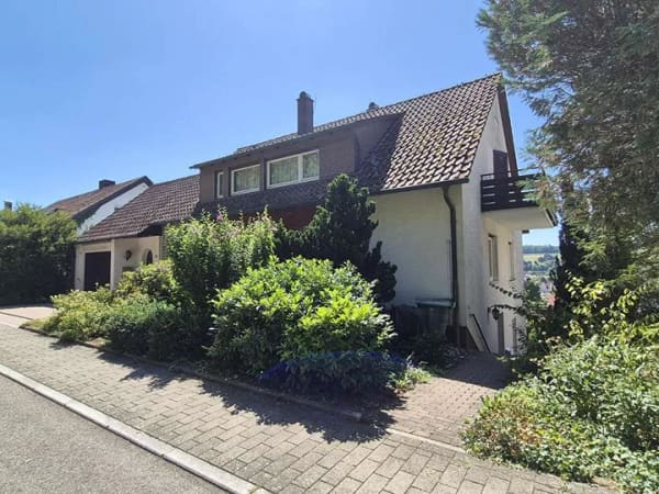 Immobilie in Uhingen - Großzügiges Einfamilienhaus mit Einliegerwohnung in schöner Ortsrandlage - Bild 2