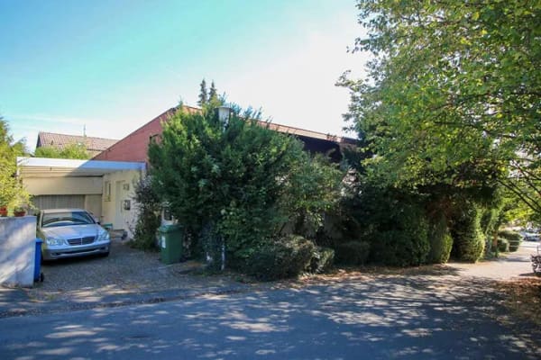 Immobilie in Roßdorf - Wohnhaus mit Potential - Freistehend - 701m² Grundstück - Garage **PROVISIONSFREI für den Käufer** - Bild 0