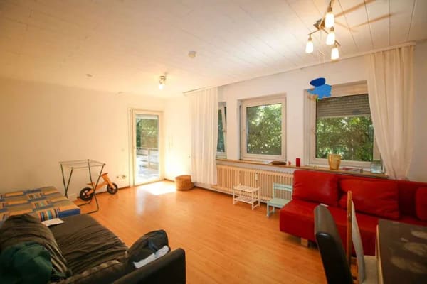 Immobilie in Roßdorf - Wohnhaus mit Potential - Freistehend - 701m² Grundstück - Garage **PROVISIONSFREI für den Käufer** - Bild 2