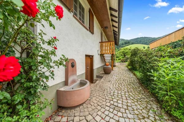Immobilie in Glottertal - Charmantes Einfamilienhaus in Glottertal mit Potenzial zum Zweifamilienhaus - Bild 1