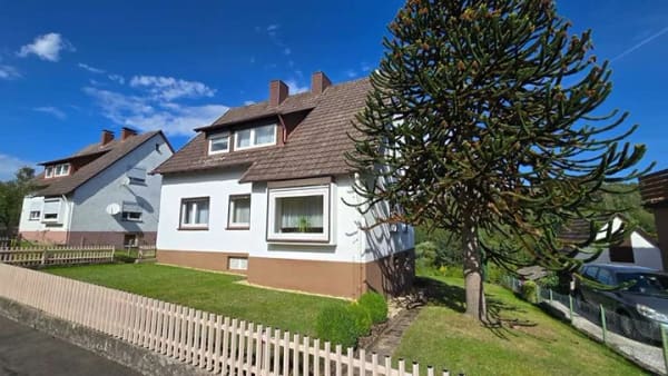 Immobilie in Lenne - Ein Zuhause mit Potenzial – freistehendes Wohnhaus mit Garten und Blick in den Solling - Bild 3