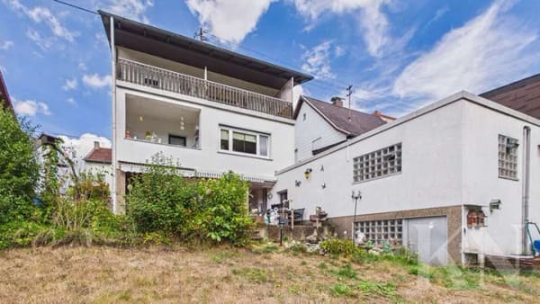 Immobilie in Riegelsberg - Wohnen am Waldrand – großzügiges Zweifamilienhaus in ruhiger Sackgassenlage - Bild 1