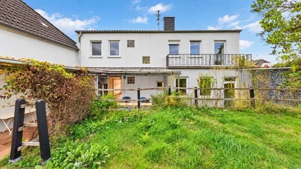Immobilie in Hütschenhausen - Wohn- und Geschäftshaus oder Zweifamilienhaus mit Garten und Carport - Bild 1