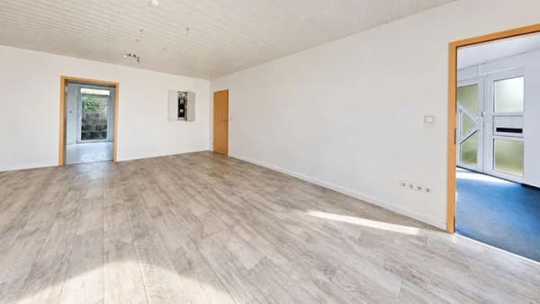 Immobilie in Hütschenhausen - Wohn- und Geschäftshaus oder Zweifamilienhaus mit Garten und Carport - Bild 3